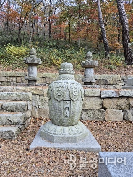 구암사에 있는 석전 박한영 스님의 승탑.